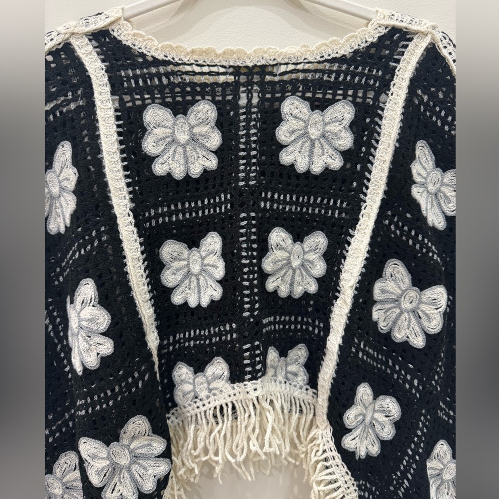 House of Harlow 1960 Black Crochet Floral Sweater Top OS Boho Fringe NWT - Picture 5 of 6